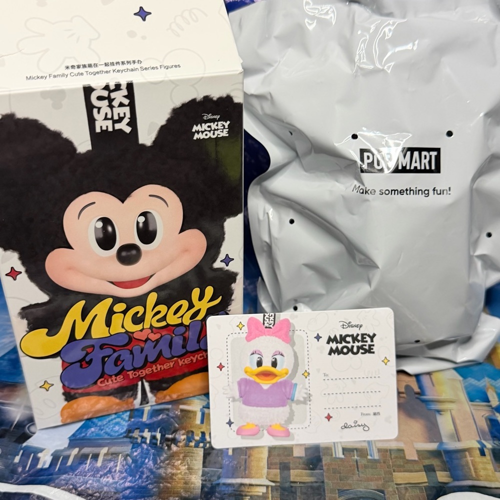 Daisy Disney Pop Mart Mickey Family Cute Together Keychain Series NWT